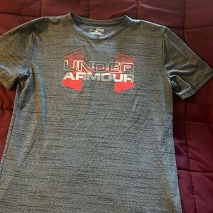 Under Armour youth xl loose shirt